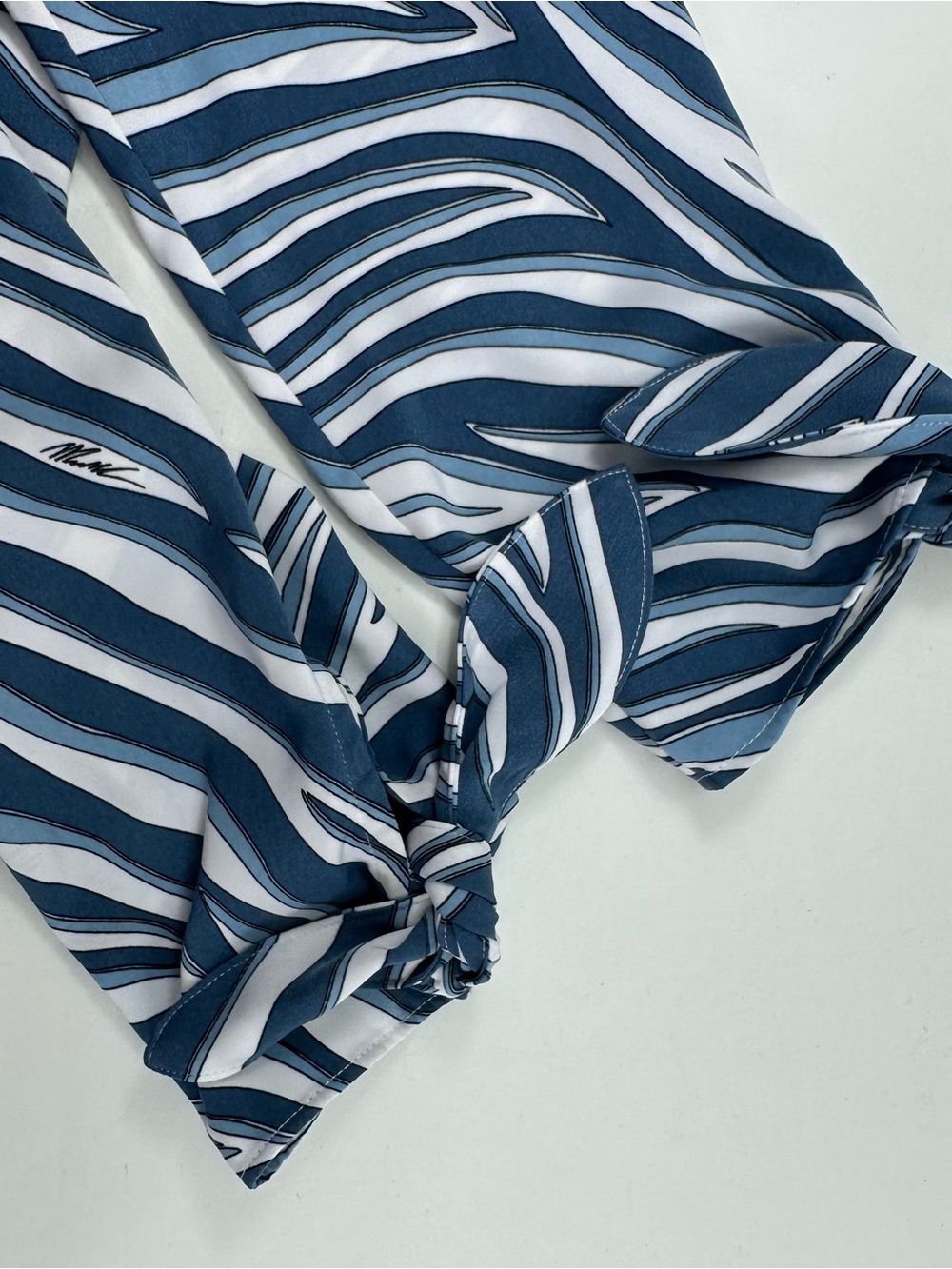 MICHAEL Michael Kors Blue and White Wave-Print V-Notch Blouse - Picture 7 of 7